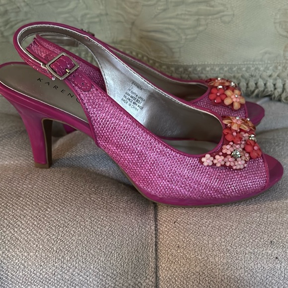 Karen Scott Shoes - New in box Karen Scott pumps